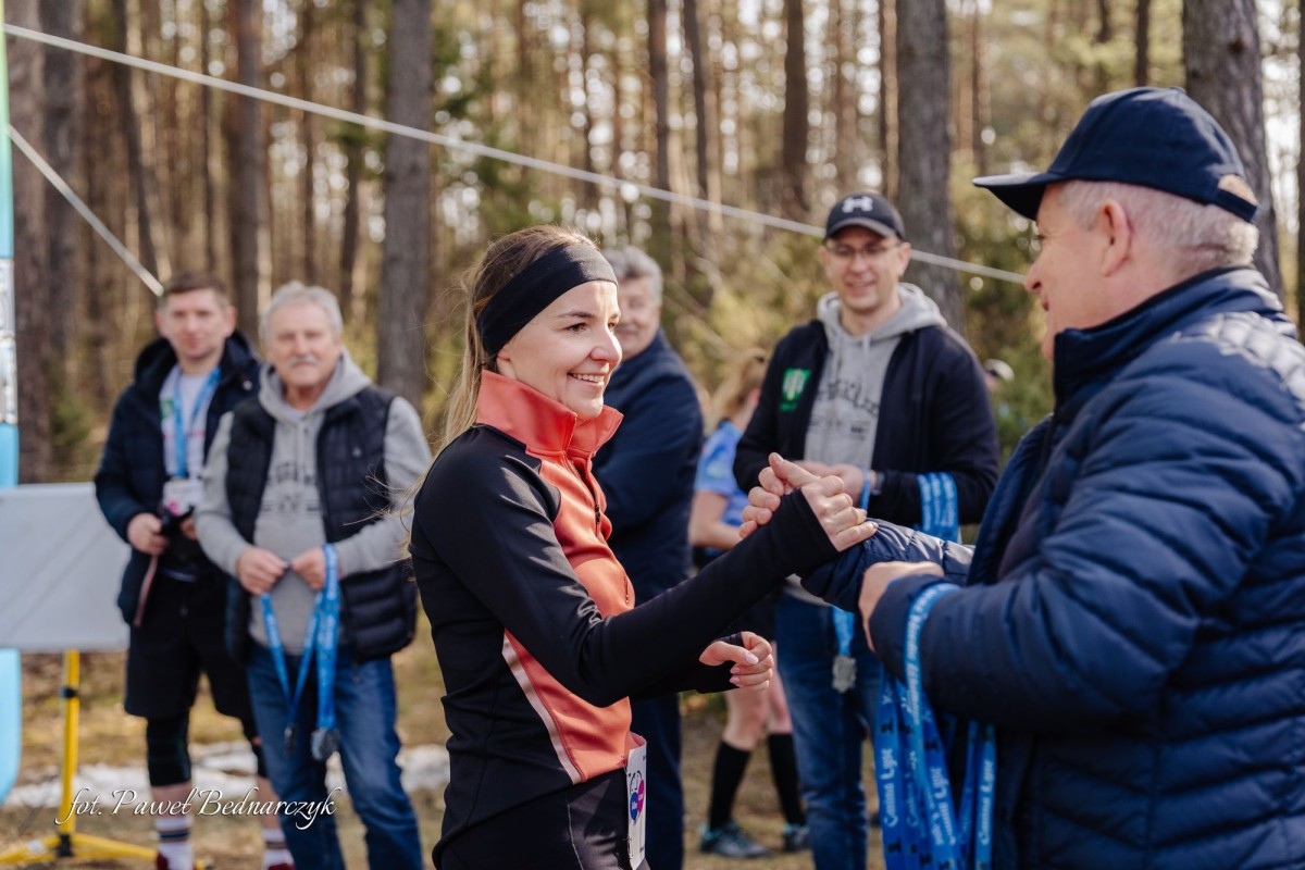 Serafin gościł biegaczy i miłośników Nordic Walking. Tak wyglądał VIII Kurpiowski Bieg Morsa [08.03.2026]  - zdjęcie #175 - eOstroleka.pl
