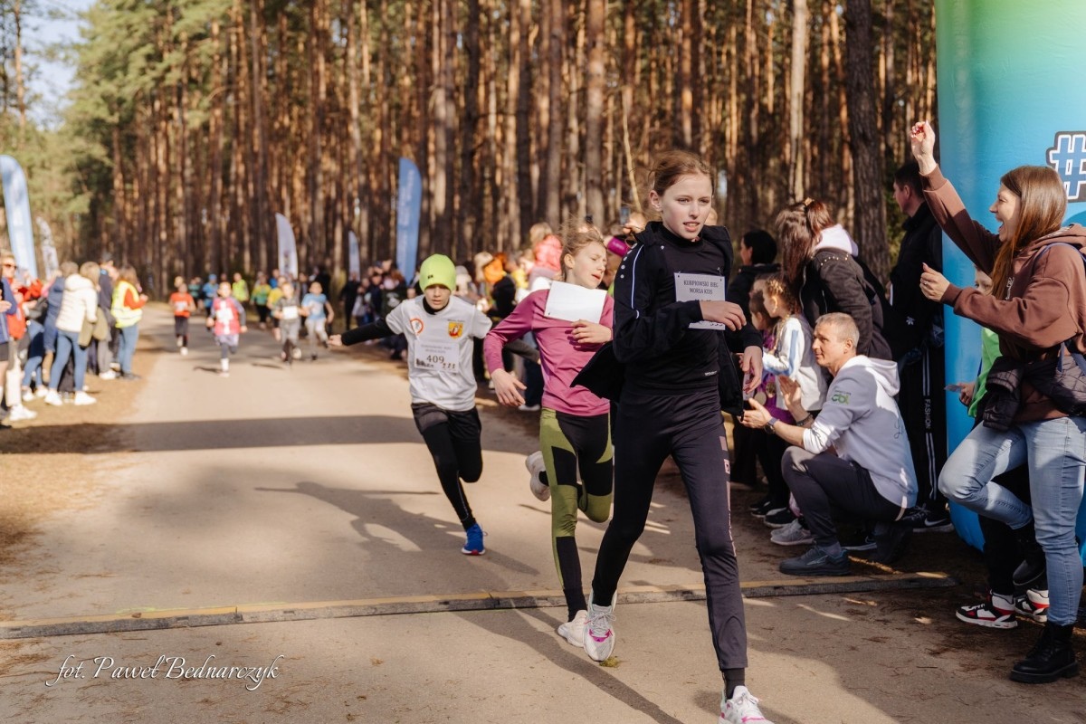 Serafin gościł biegaczy i miłośników Nordic Walking. Tak wyglądał VIII Kurpiowski Bieg Morsa [08.03.2026]  - zdjęcie #58 - eOstroleka.pl