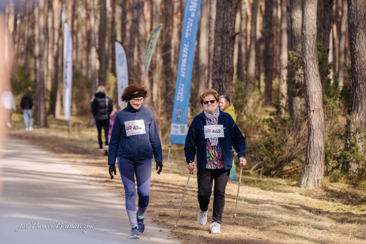 Serafin gościł biegaczy i miłośników Nordic Walking. Tak wyglądał VIII Kurpiowski Bieg Morsa [08.03.2026]  - zdjęcie #46 - eOstroleka.pl