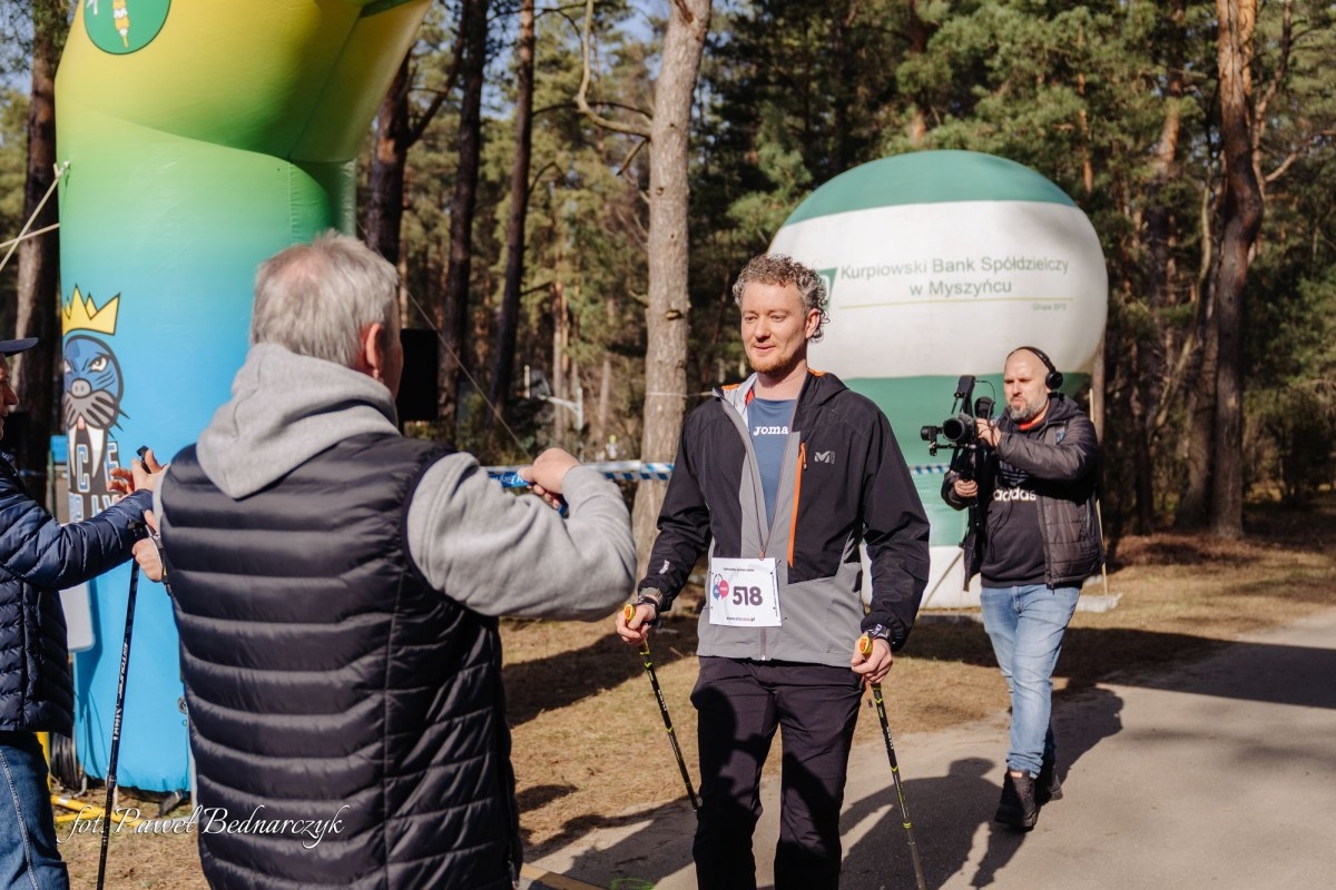 Serafin gościł biegaczy i miłośników Nordic Walking. Tak wyglądał VIII Kurpiowski Bieg Morsa [08.03.2026]  - zdjęcie #29 - eOstroleka.pl