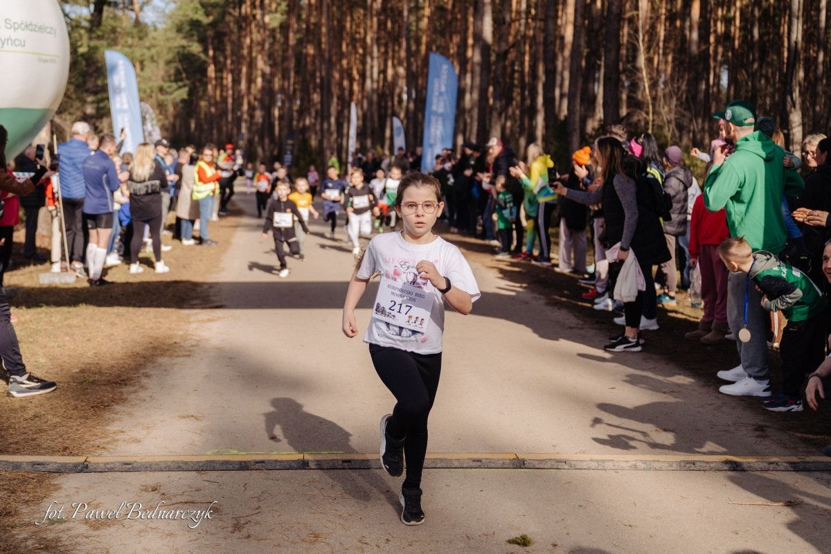 Serafin gościł biegaczy i miłośników Nordic Walking. Tak wyglądał VIII Kurpiowski Bieg Morsa [08.03.2026]  - zdjęcie #25 - eOstroleka.pl