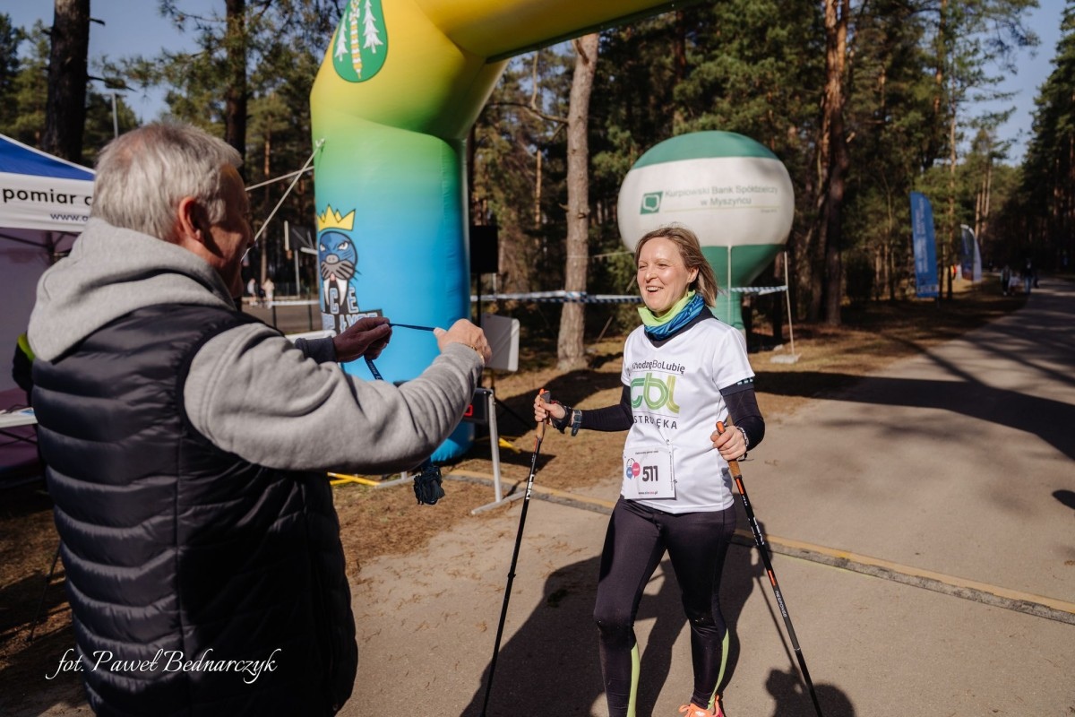 Serafin gościł biegaczy i miłośników Nordic Walking. Tak wyglądał VIII Kurpiowski Bieg Morsa [08.03.2026]  - zdjęcie #16 - eOstroleka.pl