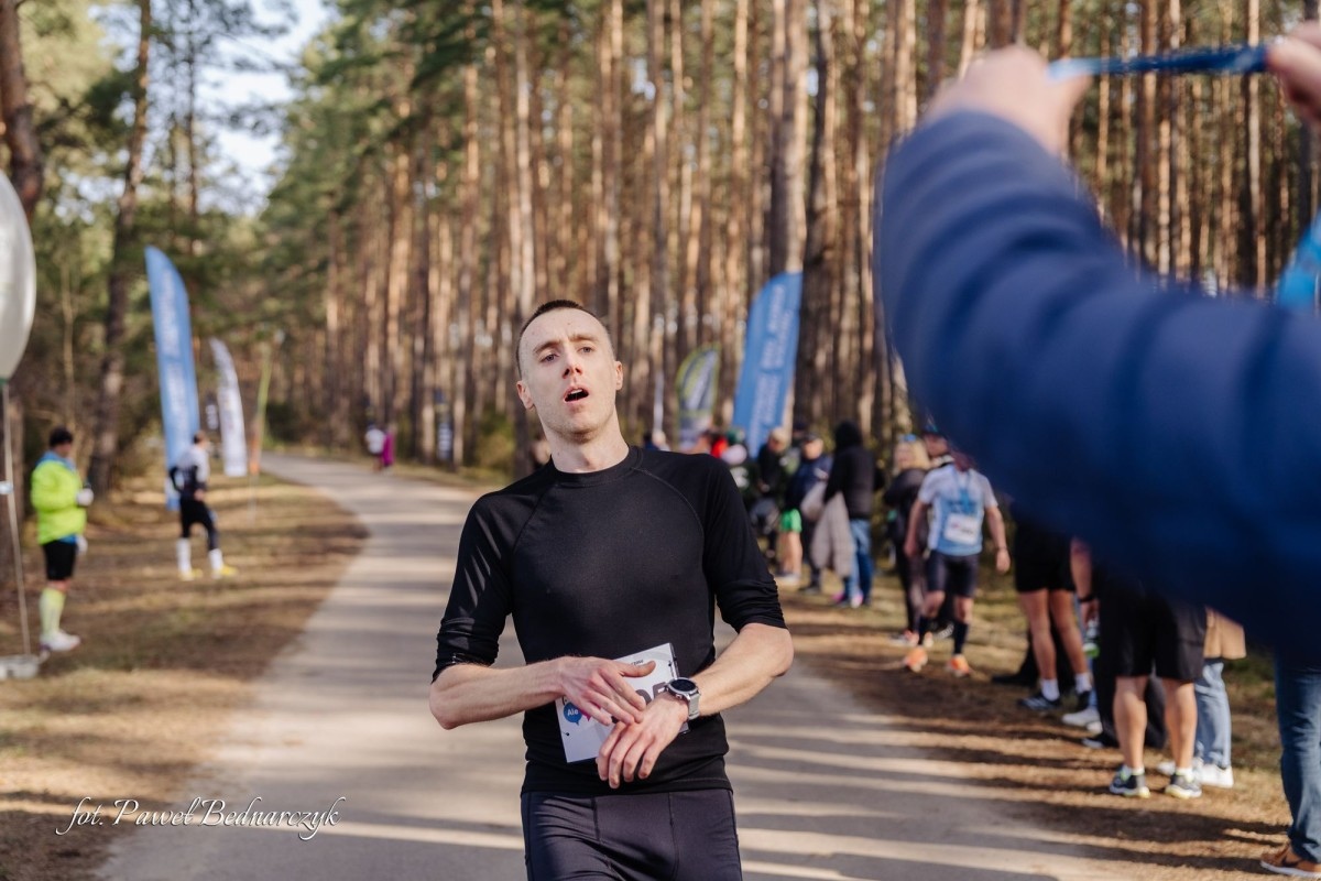 Serafin gościł biegaczy i miłośników Nordic Walking. Tak wyglądał VIII Kurpiowski Bieg Morsa [08.03.2026]  - zdjęcie #129 - eOstroleka.pl