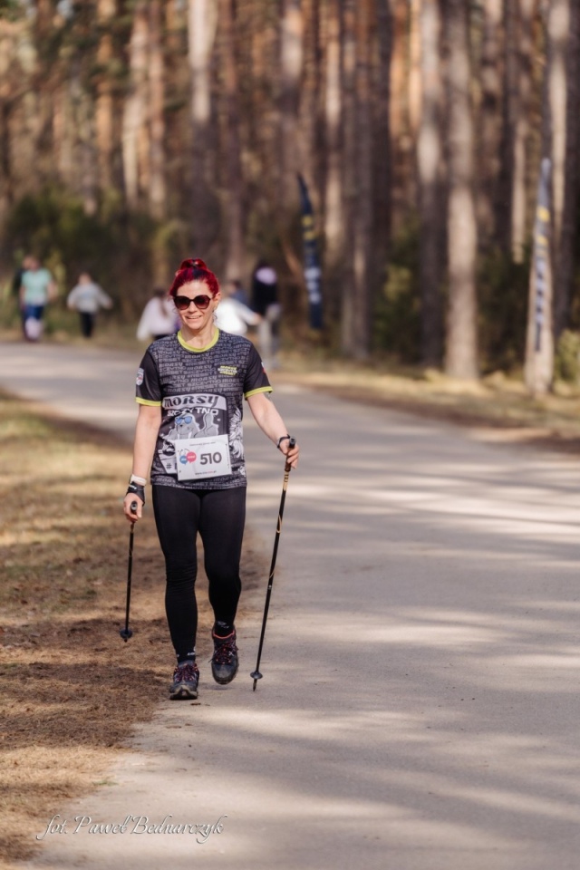 Serafin gościł biegaczy i miłośników Nordic Walking. Tak wyglądał VIII Kurpiowski Bieg Morsa [08.03.2026]  - zdjęcie #8 - eOstroleka.pl