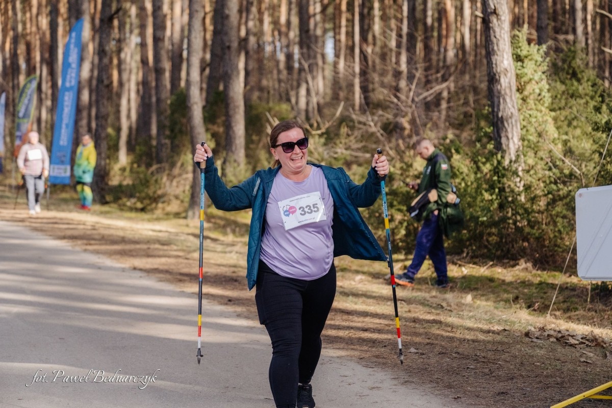 Serafin gościł biegaczy i miłośników Nordic Walking. Tak wyglądał VIII Kurpiowski Bieg Morsa [08.03.2026]  - zdjęcie #7 - eOstroleka.pl