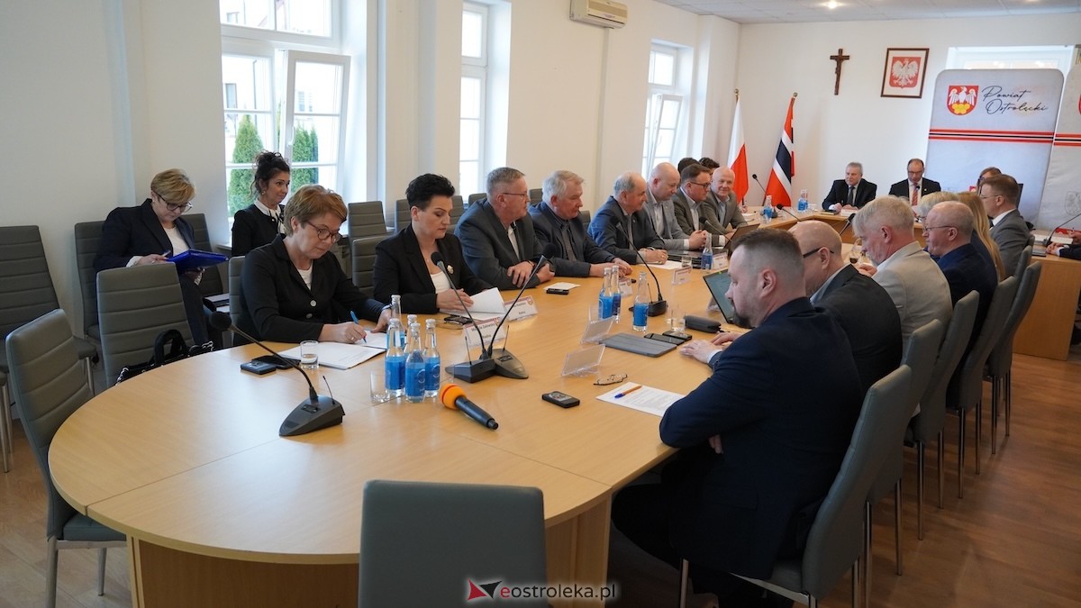 XXVI sesja Rady Powiatu w Ostrołęce [17.03.2026] - zdjęcie #8 - eOstroleka.pl