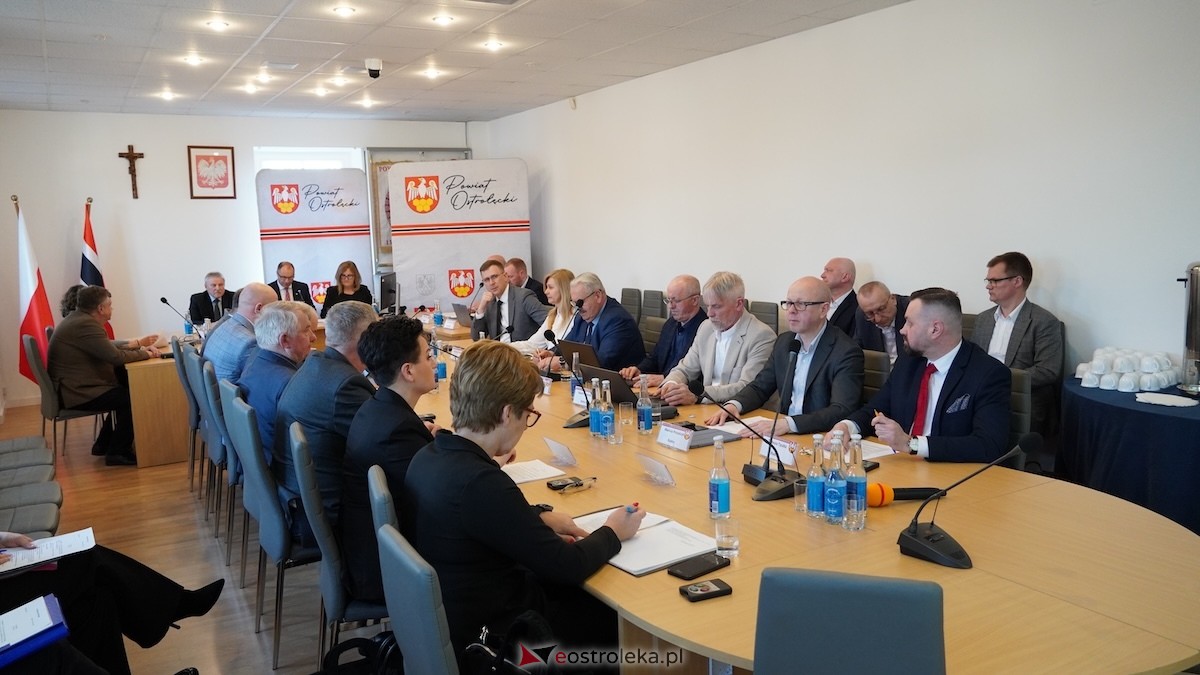 XXVI sesja Rady Powiatu w Ostrołęce [17.03.2026] - zdjęcie #2 - eOstroleka.pl