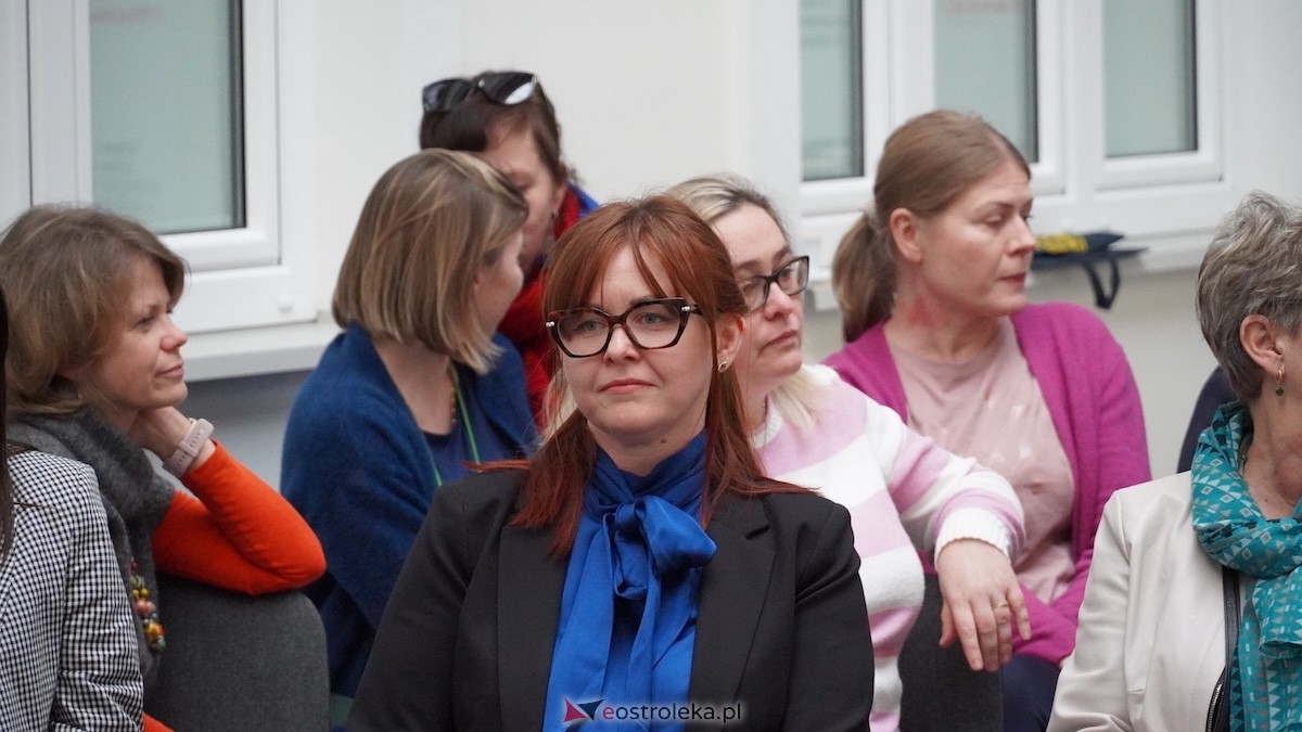 Otwarcie wystawy Konstantego Chojnowskiego w Muzeum Kultury Kurpiowskiej [17.03.2026] - zdjęcie #41 - eOstroleka.pl