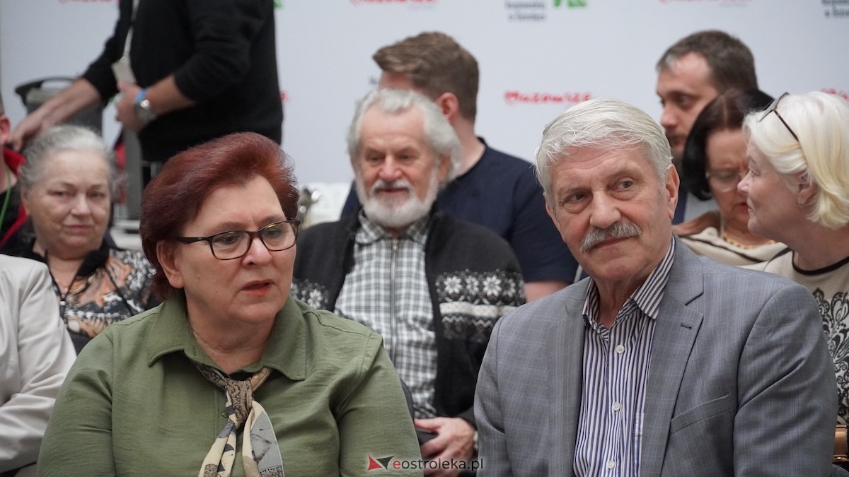 Otwarcie wystawy Konstantego Chojnowskiego w Muzeum Kultury Kurpiowskiej [17.03.2026] - zdjęcie #39 - eOstroleka.pl