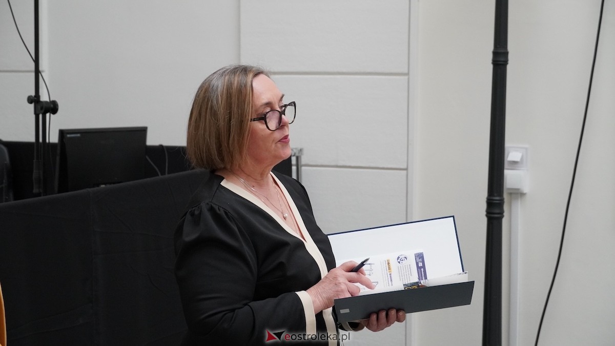 Otwarcie wystawy Konstantego Chojnowskiego w Muzeum Kultury Kurpiowskiej [17.03.2026] - zdjęcie #35 - eOstroleka.pl