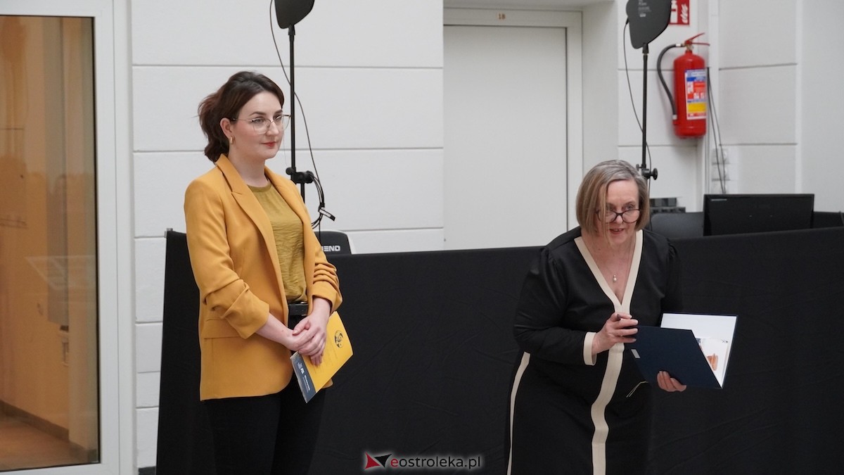 Otwarcie wystawy Konstantego Chojnowskiego w Muzeum Kultury Kurpiowskiej [17.03.2026] - zdjęcie #33 - eOstroleka.pl