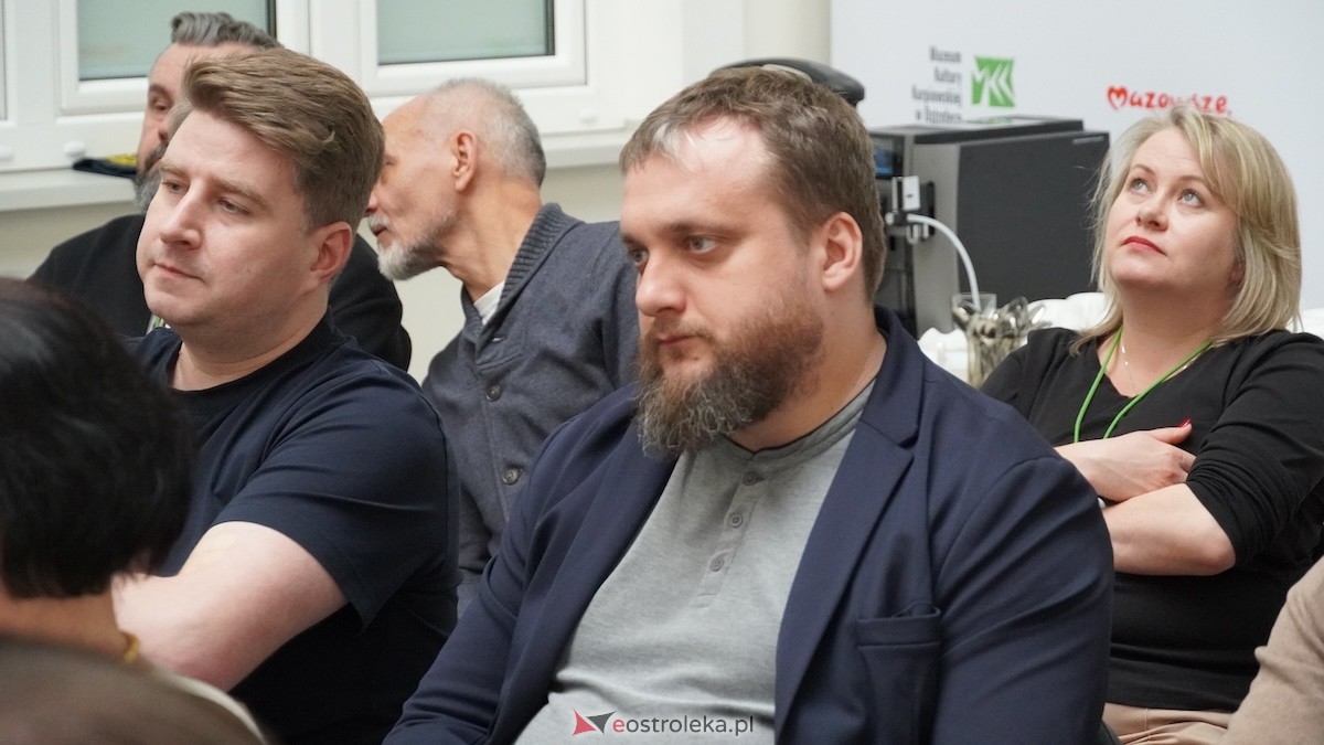 Otwarcie wystawy Konstantego Chojnowskiego w Muzeum Kultury Kurpiowskiej [17.03.2026] - zdjęcie #29 - eOstroleka.pl