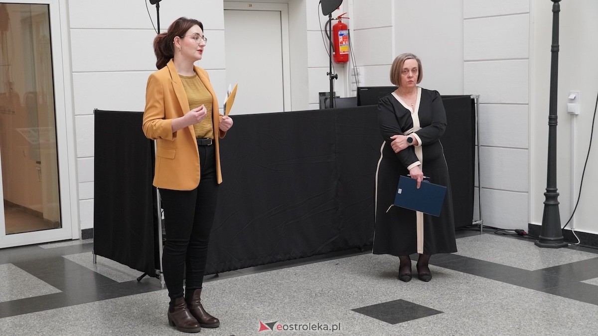 Otwarcie wystawy Konstantego Chojnowskiego w Muzeum Kultury Kurpiowskiej [17.03.2026] - zdjęcie #21 - eOstroleka.pl