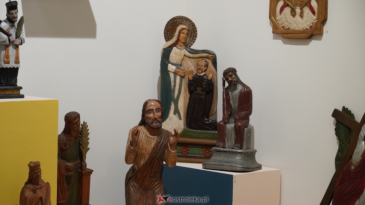 Otwarcie wystawy Konstantego Chojnowskiego w Muzeum Kultury Kurpiowskiej [17.03.2026] - zdjęcie #15 - eOstroleka.pl