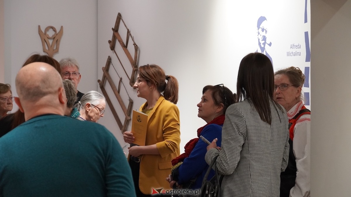 Otwarcie wystawy Konstantego Chojnowskiego w Muzeum Kultury Kurpiowskiej [17.03.2026] - zdjęcie #13 - eOstroleka.pl