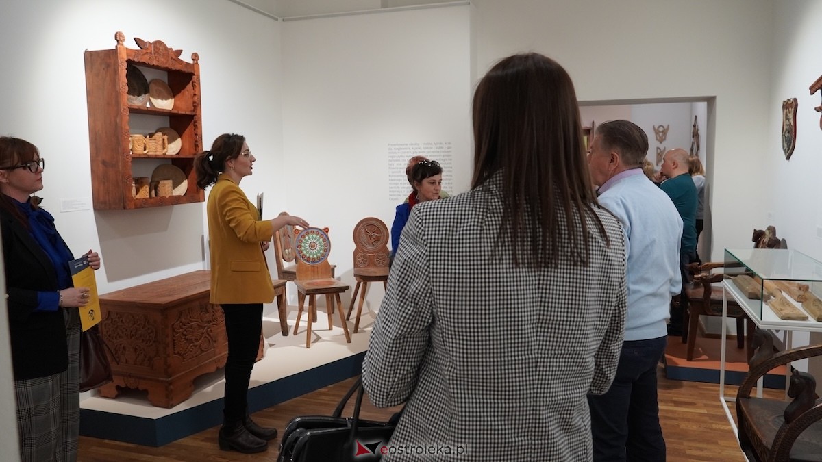 Otwarcie wystawy Konstantego Chojnowskiego w Muzeum Kultury Kurpiowskiej [17.03.2026] - zdjęcie #12 - eOstroleka.pl