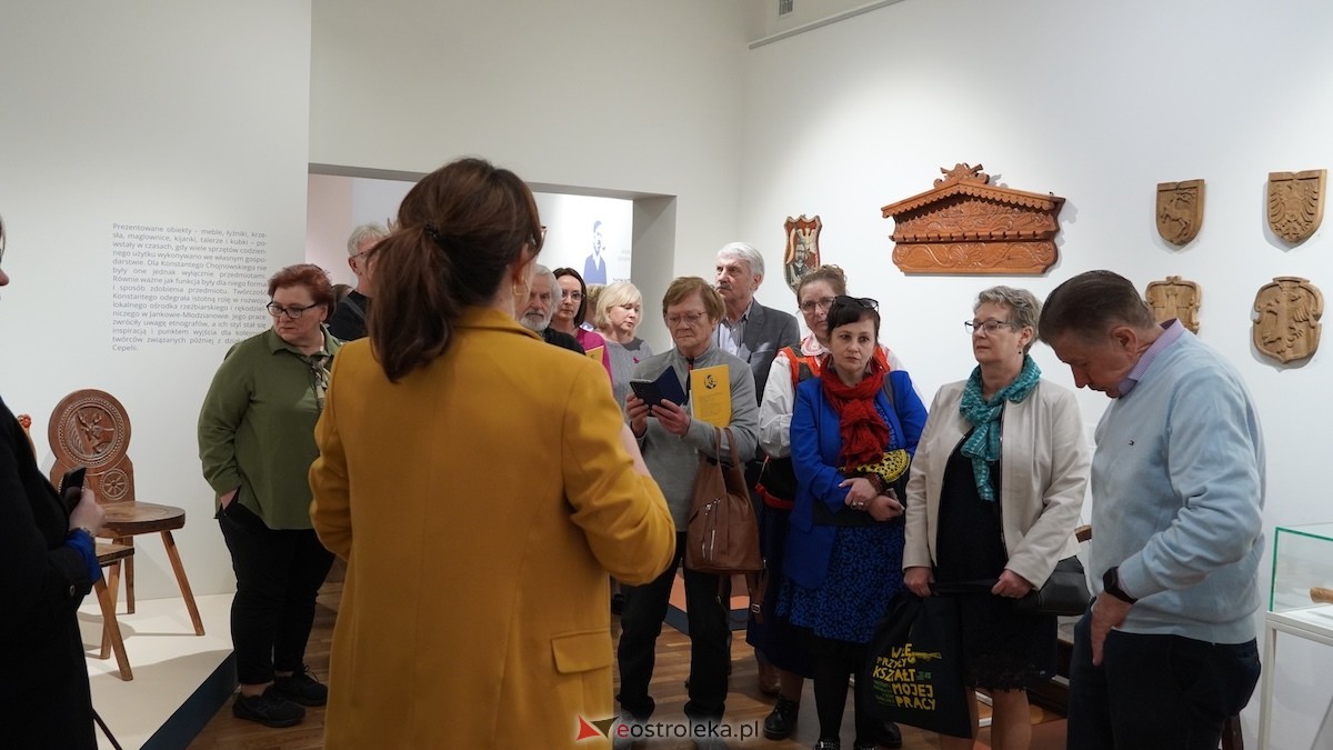 Otwarcie wystawy Konstantego Chojnowskiego w Muzeum Kultury Kurpiowskiej [17.03.2026] - zdjęcie #6 - eOstroleka.pl