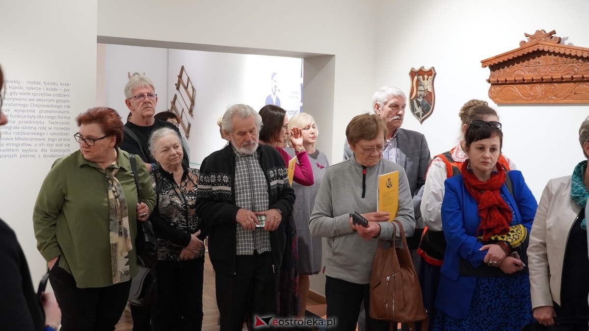 Otwarcie wystawy Konstantego Chojnowskiego w Muzeum Kultury Kurpiowskiej [17.03.2026] - zdjęcie #5 - eOstroleka.pl