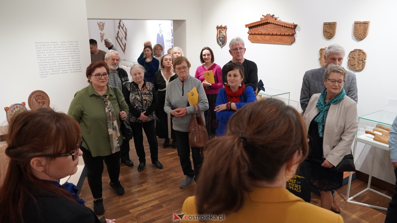 Otwarcie wystawy Konstantego Chojnowskiego w Muzeum Kultury Kurpiowskiej [17.03.2026] - zdjęcie #2 - eOstroleka.pl