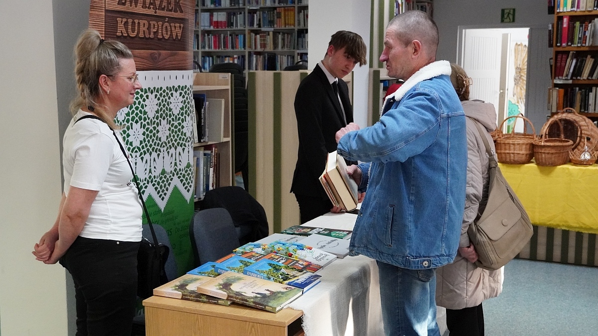 Kiermasz Wielkanocny w Miejskiej Bibliotece Publicznej w Ostrołęce [19.03.2026] - zdjęcie #41 - eOstroleka.pl