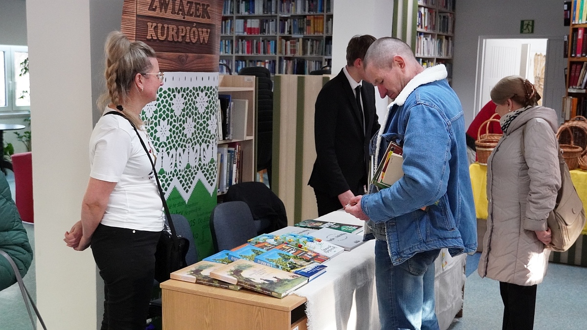 Kiermasz Wielkanocny w Miejskiej Bibliotece Publicznej w Ostrołęce [19.03.2026] - zdjęcie #38 - eOstroleka.pl