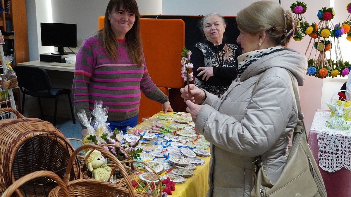 Kiermasz Wielkanocny w Miejskiej Bibliotece Publicznej w Ostrołęce [19.03.2026] - zdjęcie #8 - eOstroleka.pl