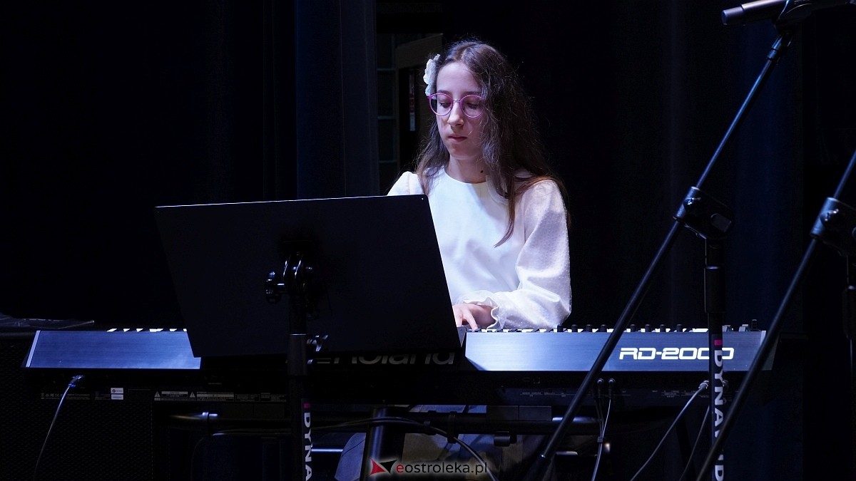 Koncert uczniów Państwowej Szkoły Muzycznej w Ostrołęce i Chóru Cantiamo w Muzeum Żołnierzy Wyklętych [19.03.2026] - zdjęcie #53 - eOstroleka.pl