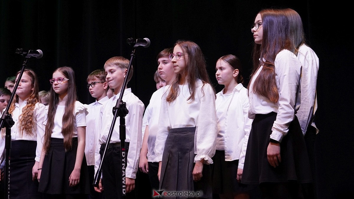 Koncert uczniów Państwowej Szkoły Muzycznej w Ostrołęce i Chóru Cantiamo w Muzeum Żołnierzy Wyklętych [19.03.2026] - zdjęcie #26 - eOstroleka.pl