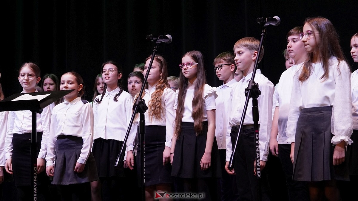 Koncert uczniów Państwowej Szkoły Muzycznej w Ostrołęce i Chóru Cantiamo w Muzeum Żołnierzy Wyklętych [19.03.2026] - zdjęcie #25 - eOstroleka.pl