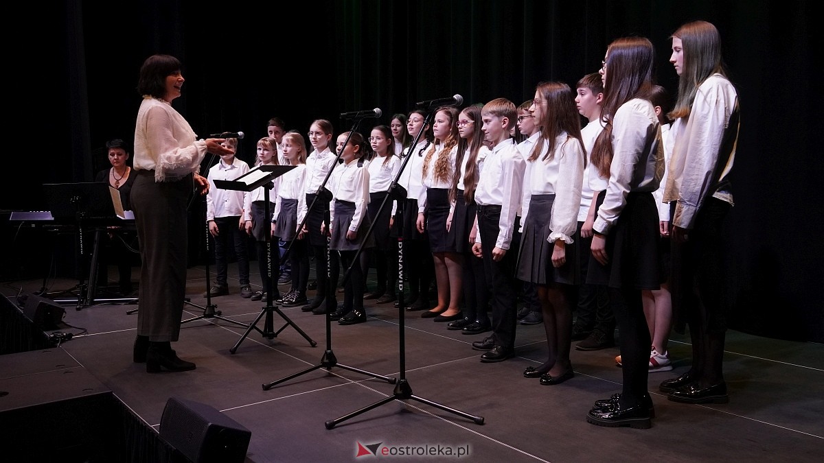 Koncert uczniów Państwowej Szkoły Muzycznej w Ostrołęce i Chóru Cantiamo w Muzeum Żołnierzy Wyklętych [19.03.2026] - zdjęcie #24 - eOstroleka.pl