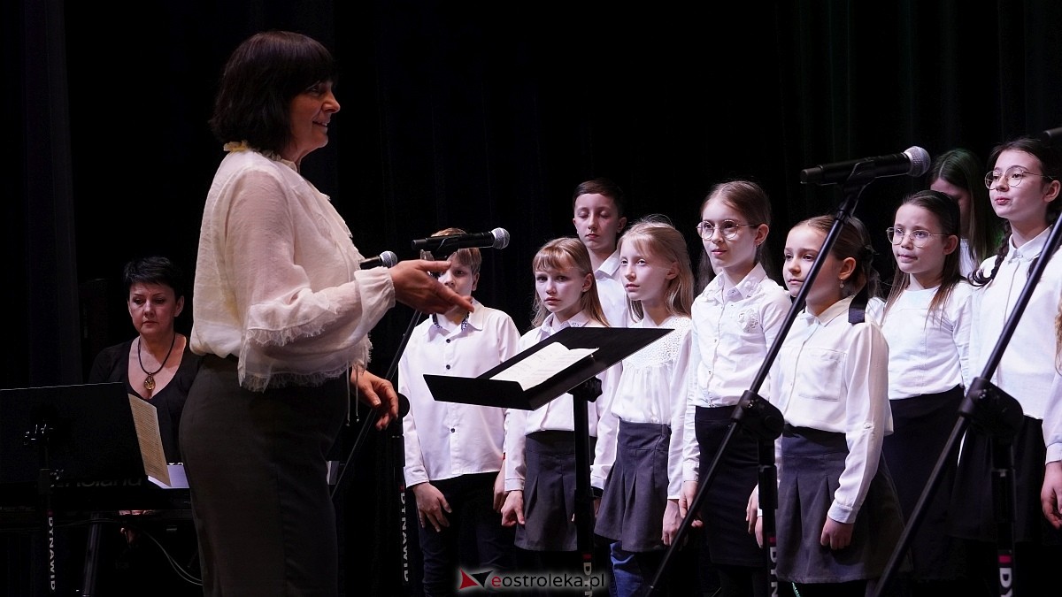 Koncert uczniów Państwowej Szkoły Muzycznej w Ostrołęce i Chóru Cantiamo w Muzeum Żołnierzy Wyklętych [19.03.2026] - zdjęcie #22 - eOstroleka.pl