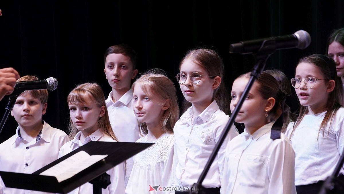 Koncert uczniów Państwowej Szkoły Muzycznej w Ostrołęce i Chóru Cantiamo w Muzeum Żołnierzy Wyklętych [19.03.2026] - zdjęcie #21 - eOstroleka.pl
