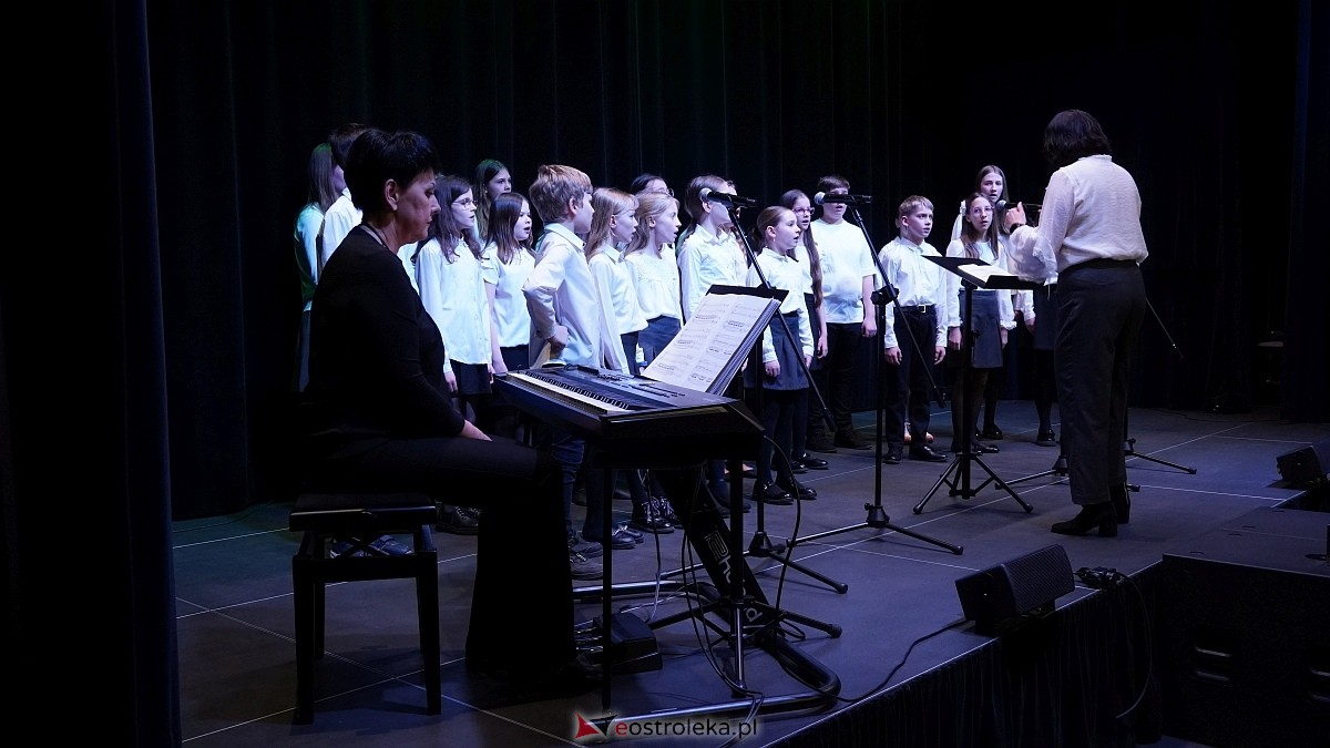 Koncert uczniów Państwowej Szkoły Muzycznej w Ostrołęce i Chóru Cantiamo w Muzeum Żołnierzy Wyklętych [19.03.2026] - zdjęcie #15 - eOstroleka.pl