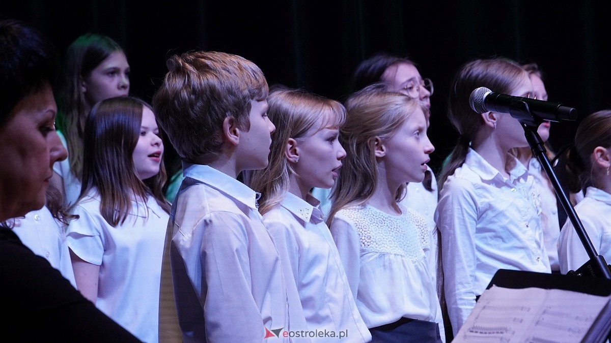 Koncert uczniów Państwowej Szkoły Muzycznej w Ostrołęce i Chóru Cantiamo w Muzeum Żołnierzy Wyklętych [19.03.2026] - zdjęcie #14 - eOstroleka.pl