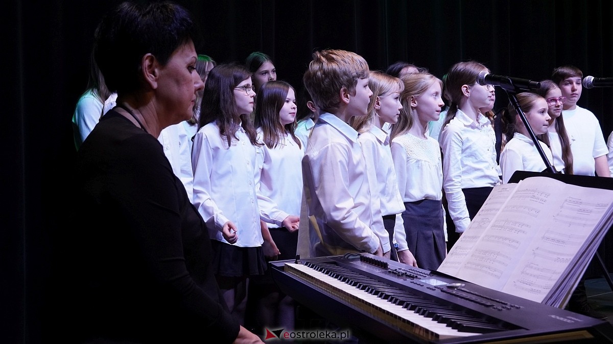 Koncert uczniów Państwowej Szkoły Muzycznej w Ostrołęce i Chóru Cantiamo w Muzeum Żołnierzy Wyklętych [19.03.2026] - zdjęcie #12 - eOstroleka.pl
