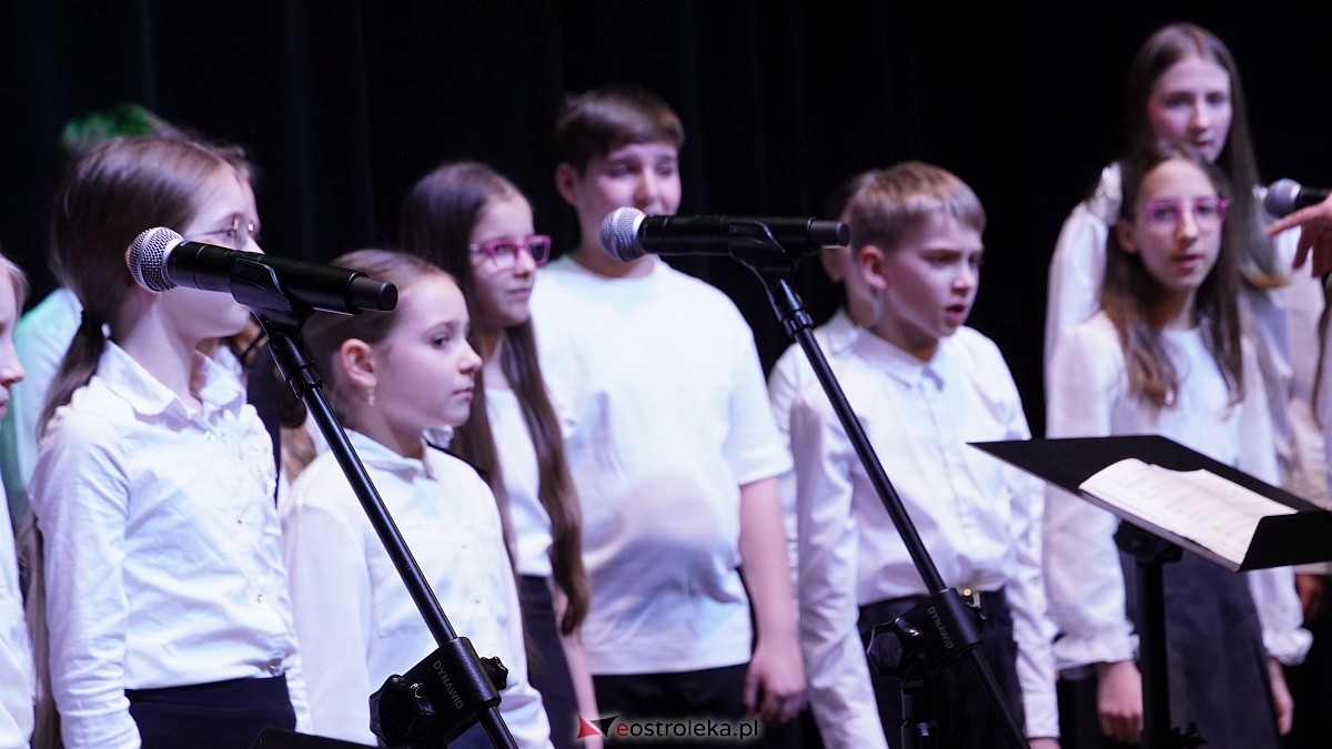 Koncert uczniów Państwowej Szkoły Muzycznej w Ostrołęce i Chóru Cantiamo w Muzeum Żołnierzy Wyklętych [19.03.2026] - zdjęcie #8 - eOstroleka.pl