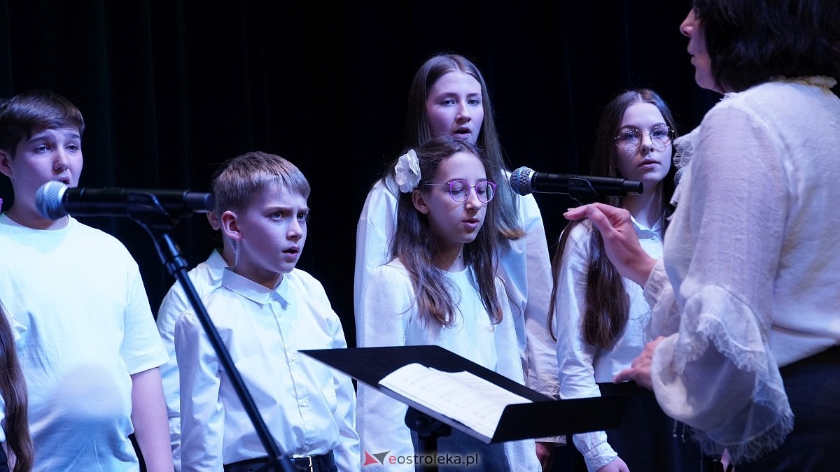 Koncert uczniów Państwowej Szkoły Muzycznej w Ostrołęce i Chóru Cantiamo w Muzeum Żołnierzy Wyklętych [19.03.2026] - zdjęcie #7 - eOstroleka.pl