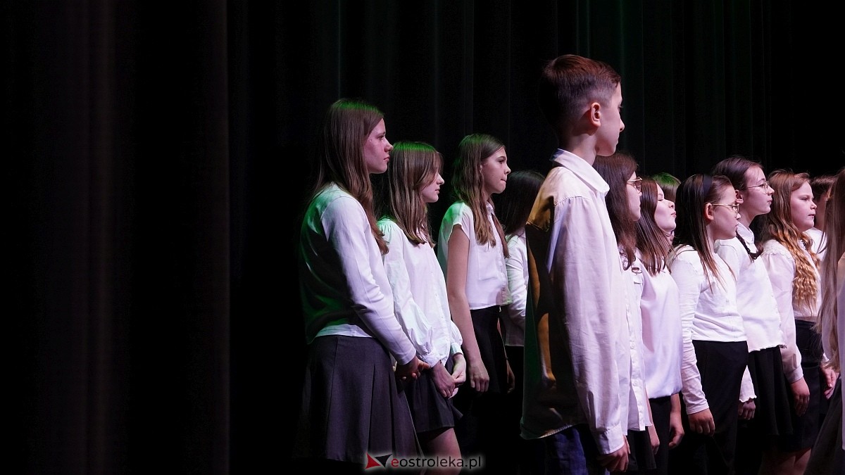 Koncert uczniów Państwowej Szkoły Muzycznej w Ostrołęce i Chóru Cantiamo w Muzeum Żołnierzy Wyklętych [19.03.2026] - zdjęcie #2 - eOstroleka.pl