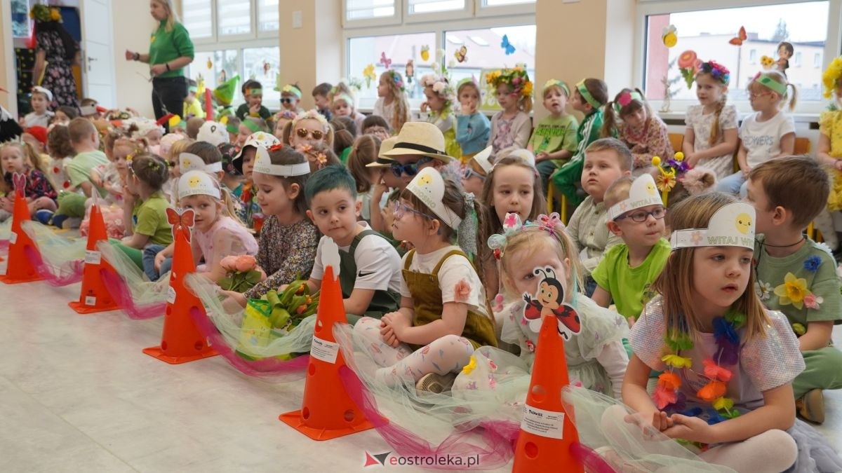 Wiosenne przebieranki w „Krainie Radości”. Dzieci z Przedszkola Miejskiego nr 8 przywitały wiosnę! [20.03.2026] - zdjęcie #86 - eOstroleka.pl