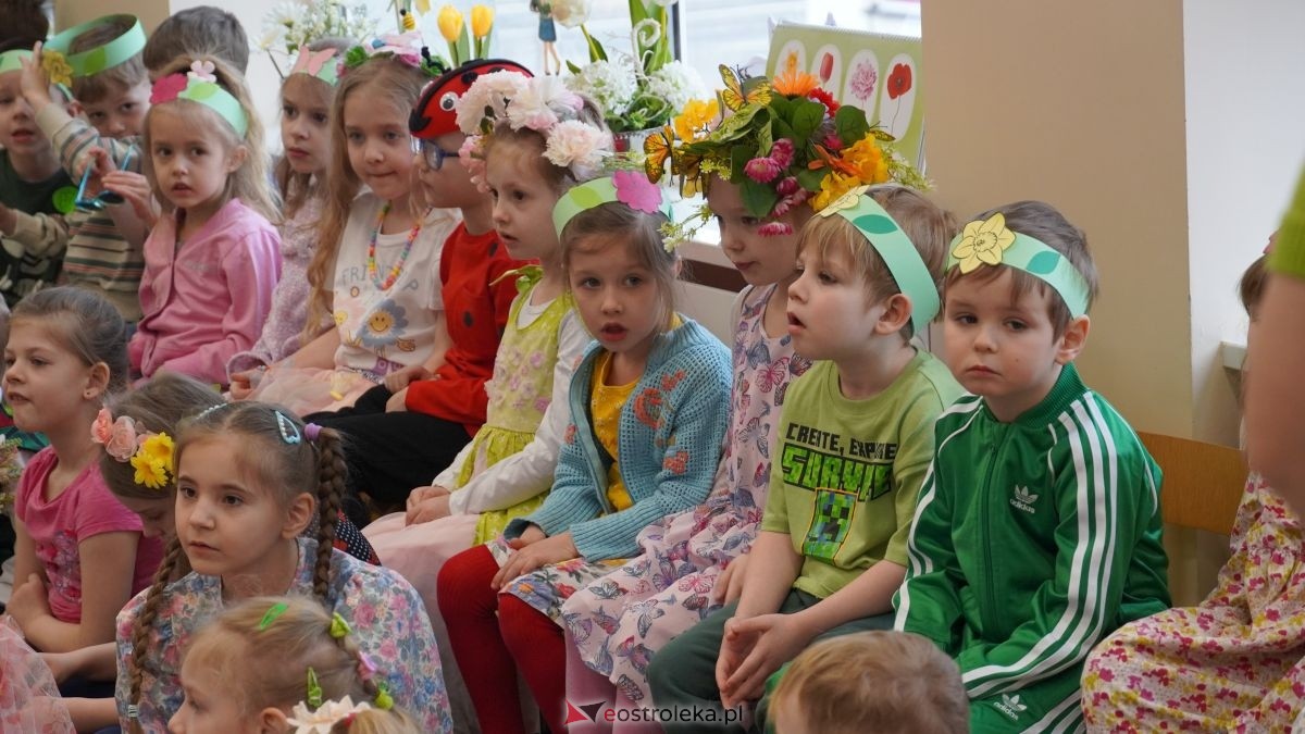 Wiosenne przebieranki w „Krainie Radości”. Dzieci z Przedszkola Miejskiego nr 8 przywitały wiosnę! [20.03.2026] - zdjęcie #84 - eOstroleka.pl