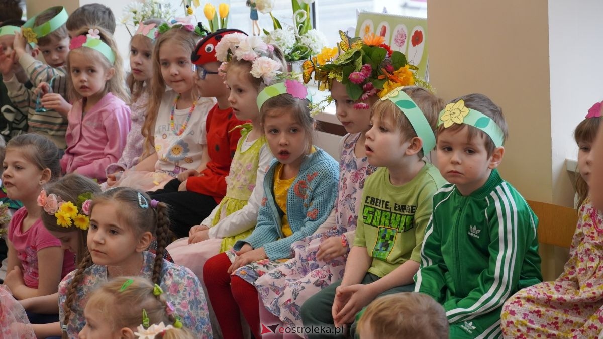 Wiosenne przebieranki w „Krainie Radości”. Dzieci z Przedszkola Miejskiego nr 8 przywitały wiosnę! [20.03.2026] - zdjęcie #83 - eOstroleka.pl
