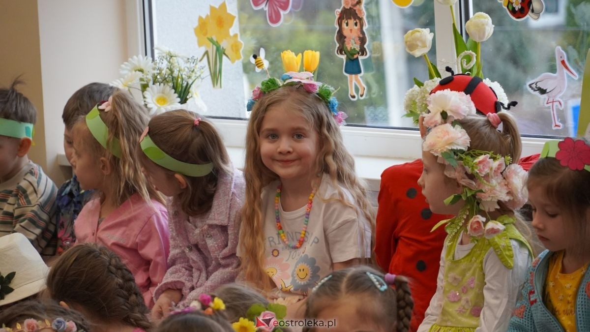 Wiosenne przebieranki w „Krainie Radości”. Dzieci z Przedszkola Miejskiego nr 8 przywitały wiosnę! [20.03.2026] - zdjęcie #79 - eOstroleka.pl