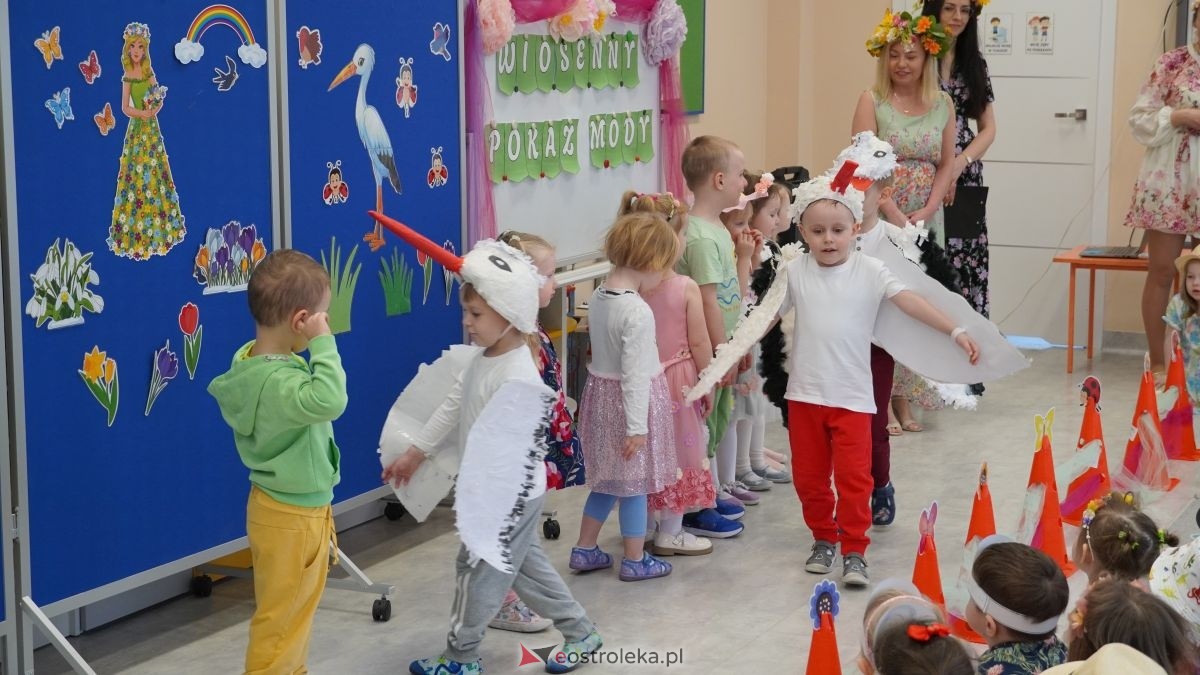 Wiosenne przebieranki w „Krainie Radości”. Dzieci z Przedszkola Miejskiego nr 8 przywitały wiosnę! [20.03.2026] - zdjęcie #72 - eOstroleka.pl