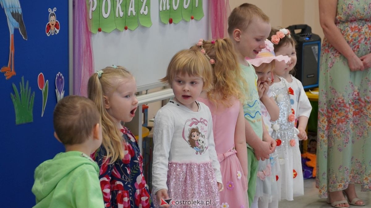 Wiosenne przebieranki w „Krainie Radości”. Dzieci z Przedszkola Miejskiego nr 8 przywitały wiosnę! [20.03.2026] - zdjęcie #71 - eOstroleka.pl