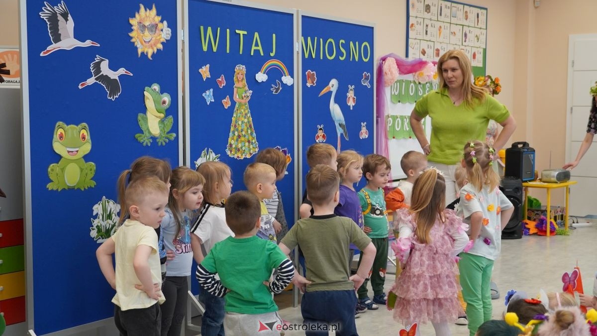 Wiosenne przebieranki w „Krainie Radości”. Dzieci z Przedszkola Miejskiego nr 8 przywitały wiosnę! [20.03.2026] - zdjęcie #67 - eOstroleka.pl