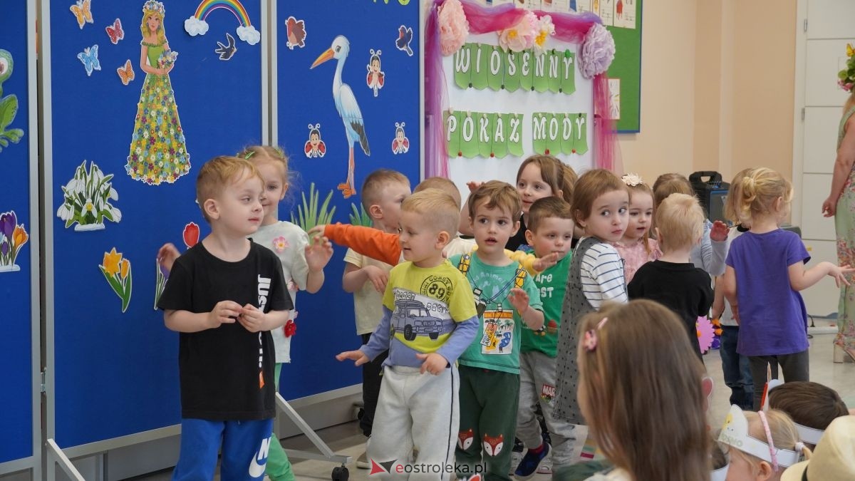 Wiosenne przebieranki w „Krainie Radości”. Dzieci z Przedszkola Miejskiego nr 8 przywitały wiosnę! [20.03.2026] - zdjęcie #65 - eOstroleka.pl