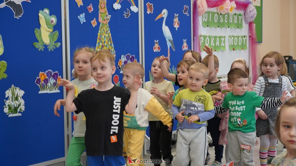 Wiosenne przebieranki w „Krainie Radości”. Dzieci z Przedszkola Miejskiego nr 8 przywitały wiosnę! [20.03.2026] - zdjęcie #64 - eOstroleka.pl