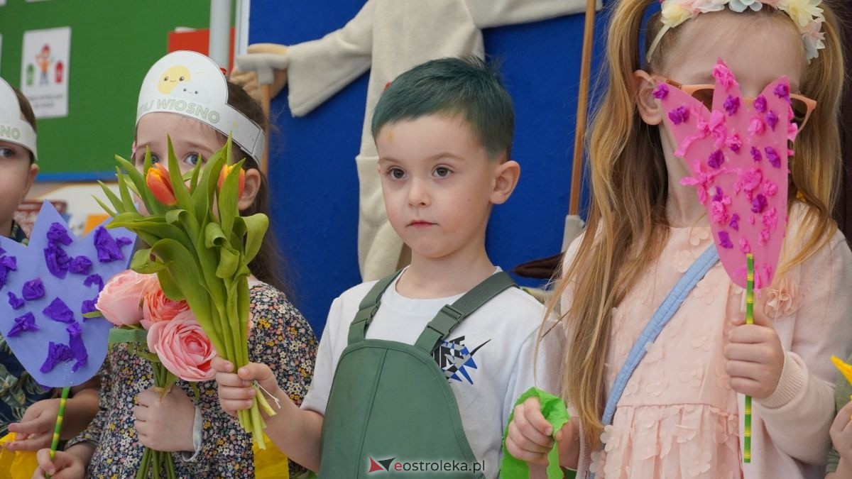 Wiosenne przebieranki w „Krainie Radości”. Dzieci z Przedszkola Miejskiego nr 8 przywitały wiosnę! [20.03.2026] - zdjęcie #59 - eOstroleka.pl