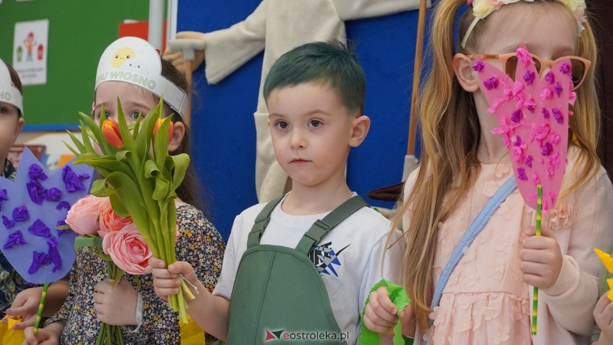 Wiosenne przebieranki w „Krainie Radości”. Dzieci z Przedszkola Miejskiego nr 8 przywitały wiosnę! [20.03.2026] - zdjęcie #58 - eOstroleka.pl