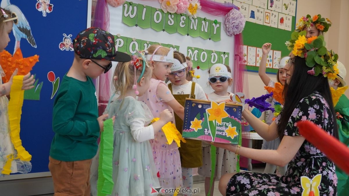 Wiosenne przebieranki w „Krainie Radości”. Dzieci z Przedszkola Miejskiego nr 8 przywitały wiosnę! [20.03.2026] - zdjęcie #49 - eOstroleka.pl
